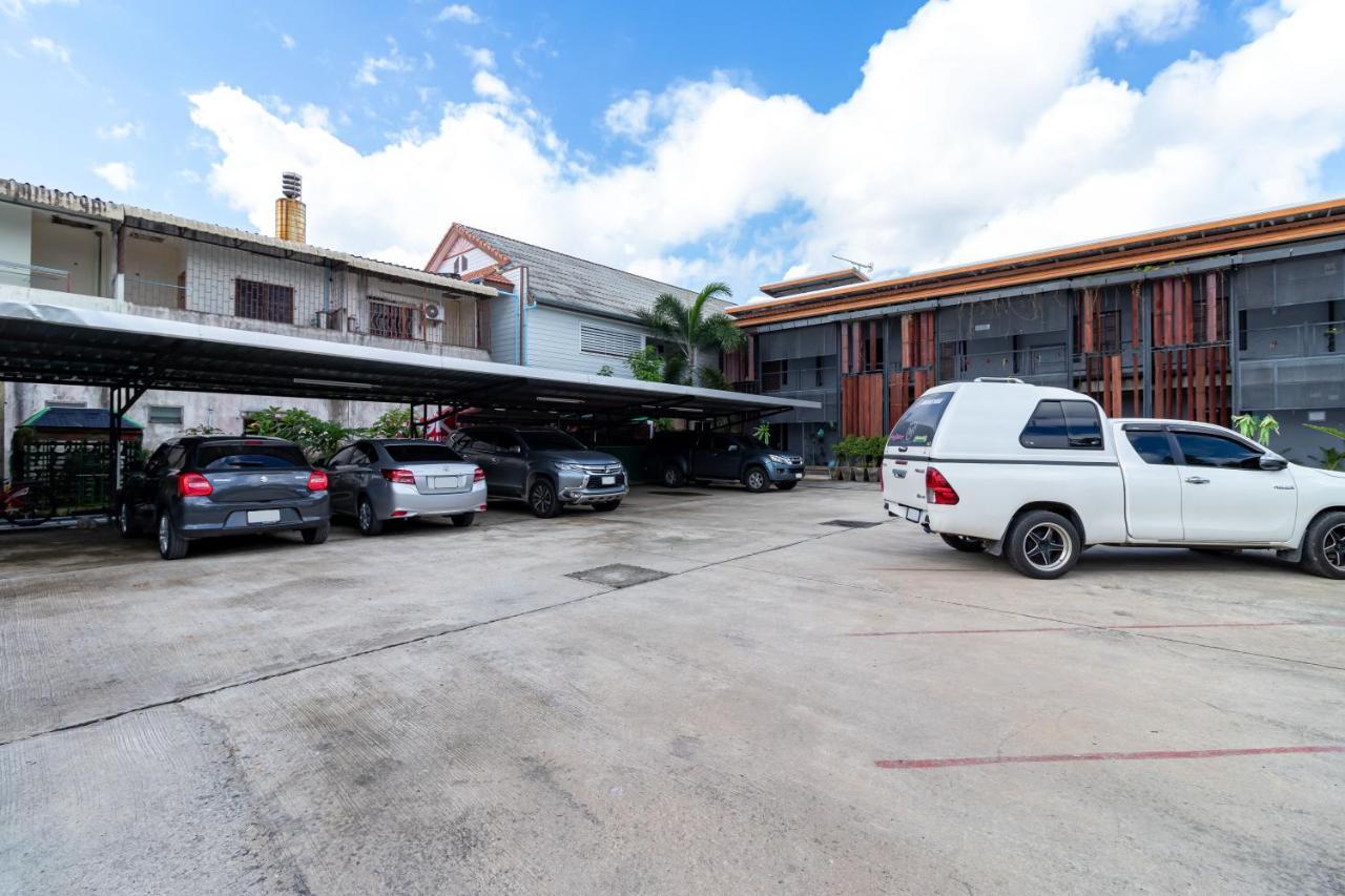 Cs Klongtoey Grand Resort Ban Yep Chaeng Buitenkant foto